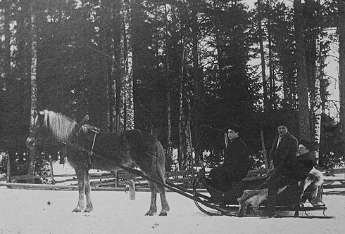 Hevosen kyydiss.